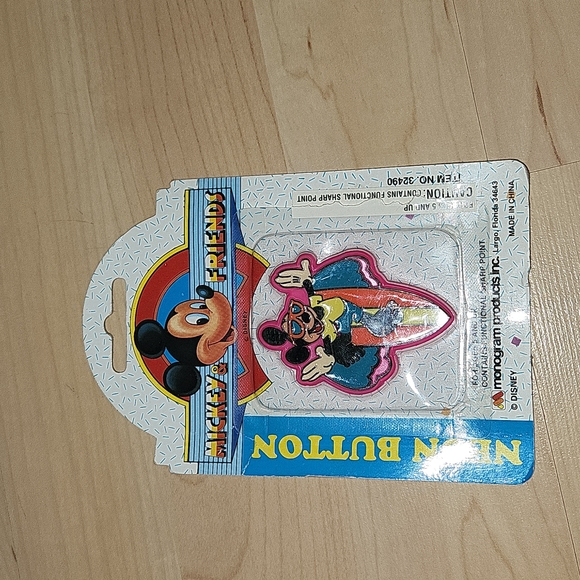 Lot of 5 VINTAGE Disney Pins - Mickey and Friends UNOPENED - Picture 5 of 13